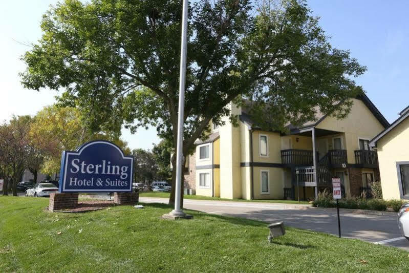 Sterling Hotel And Suites Clive Exterior photo